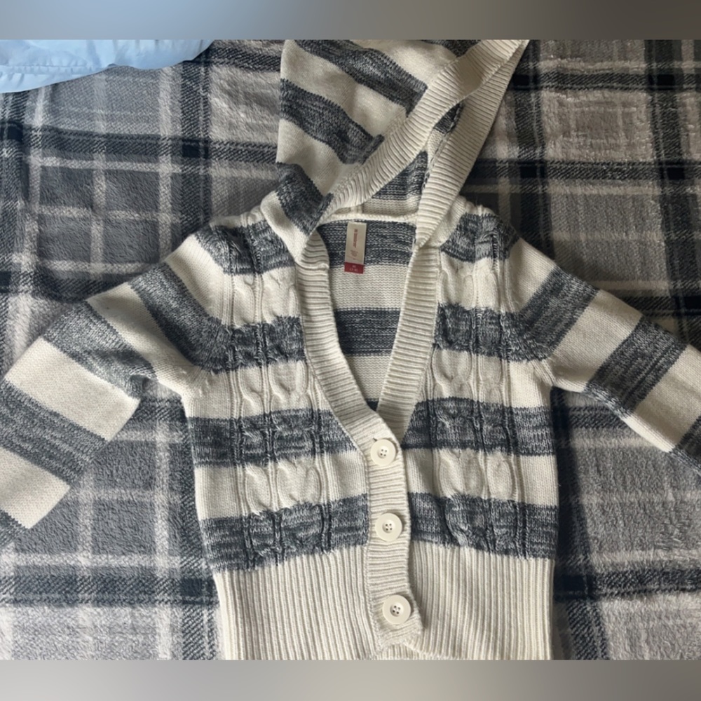Stripped girls sweater !!
